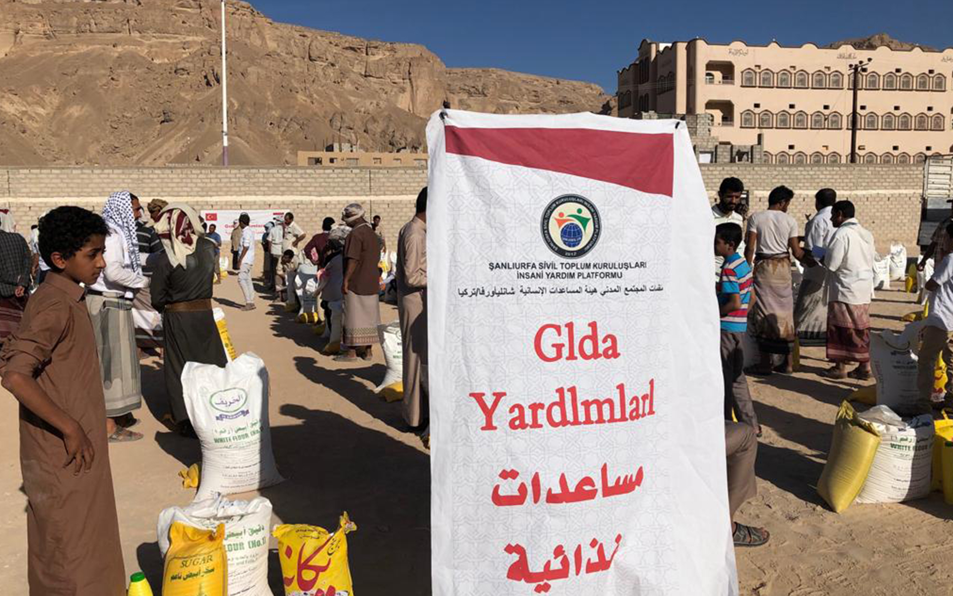 Yemen Seyun Kentinde 300 Erzak Sepeti Dağıtıldı.