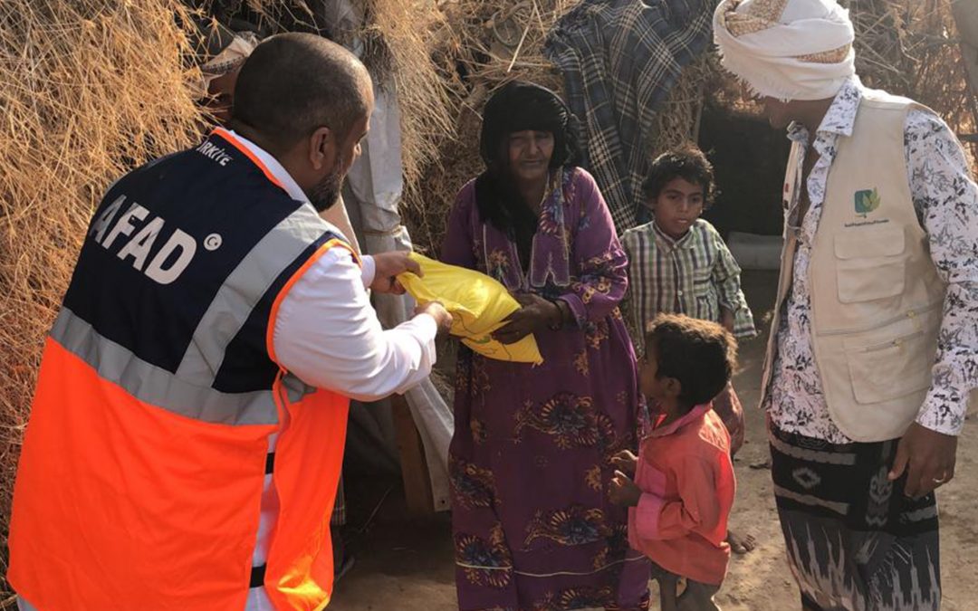 Yemen Al-Hudeyde kentinde AFAD tarafından sığınmacılara 1,272 erzak sepeti dağıtımı gerçekleştirildi.